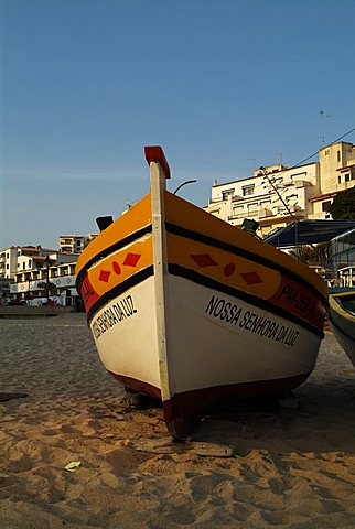 Fishing boat on the beach at dusk, Carvoeiro, Algarve, Portugal, Europe