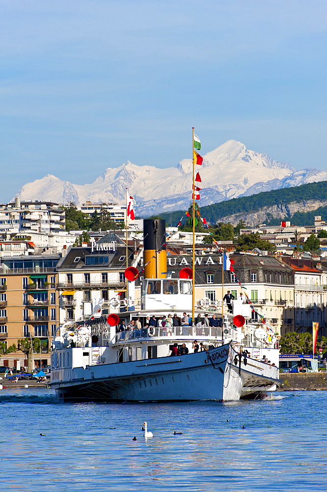 View over Lake Geneva, towards the Mont Blanc massif, Geneva, Switzerland, Europe