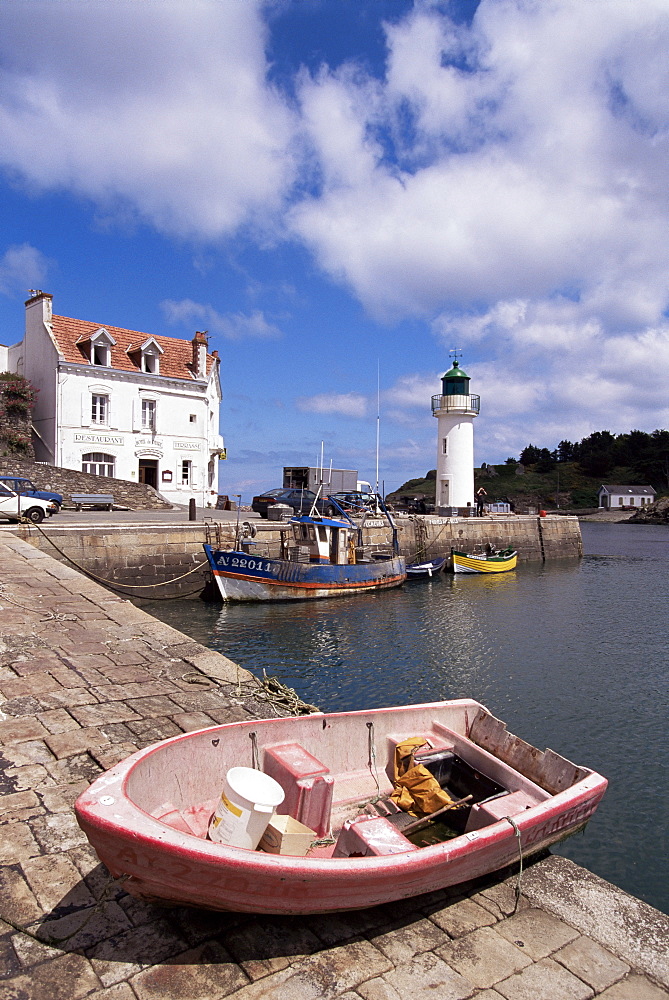 Lighthouse on waterfront, Port Sauzon, Belle Ile en Mer, Brittany, France, Europe