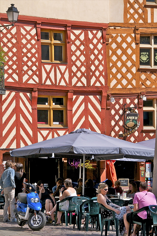 Outdoor cafe terrace, Rallier du Baty street, old Rennes, Brittany, France, Europe