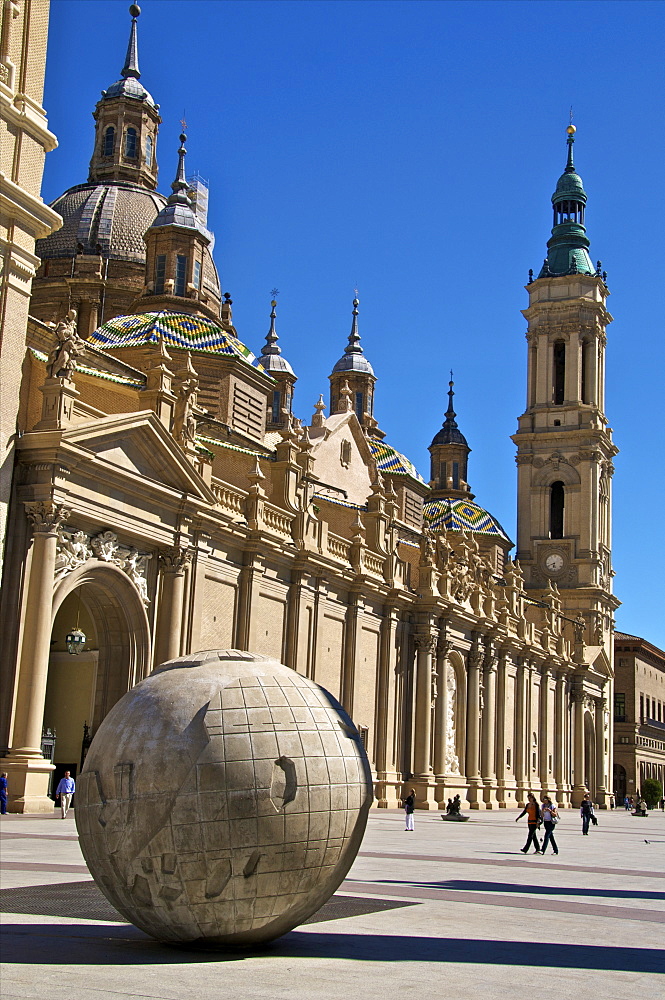 Nuestra Senora del Pilar Basilica, with stone world sculpture Saragossa (Zaragoza), Aragon, Spain, Europe