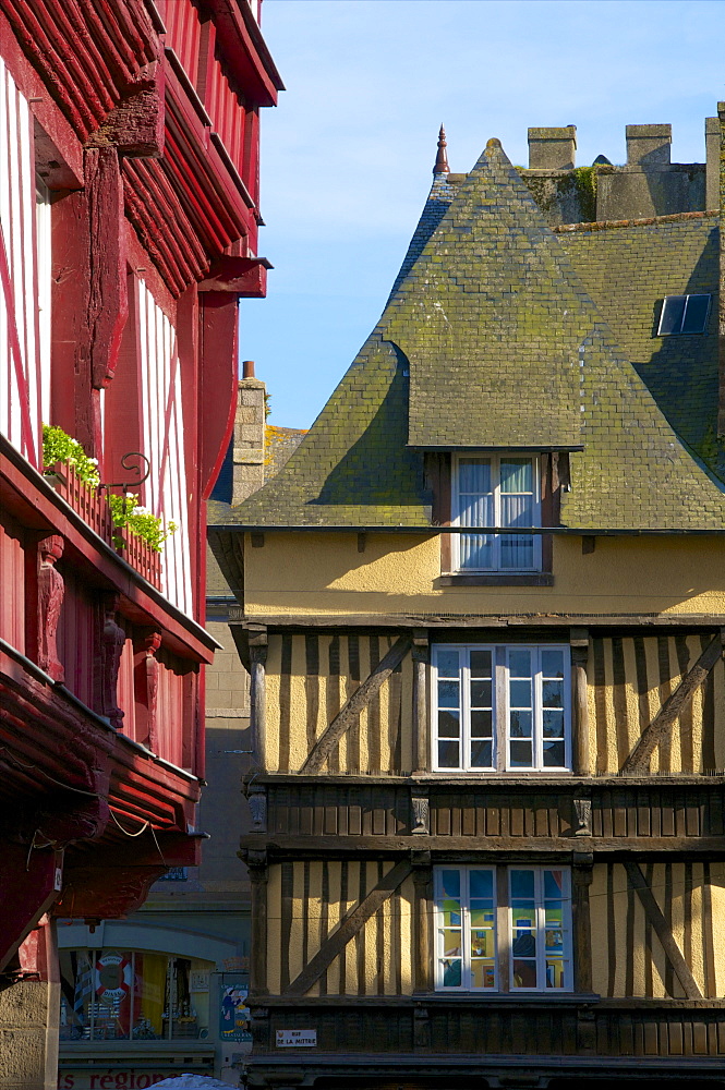 Medieval corbelled and half timbered mansions, in cobbled street, Old Town, Dinan, Brittany, Cotes d'Armor, France, Europe