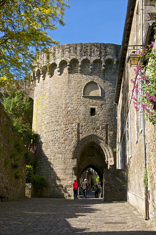 Jerzual fortified entrance gate dating from the 13th century,    Dinan, Brittany, France, Europe