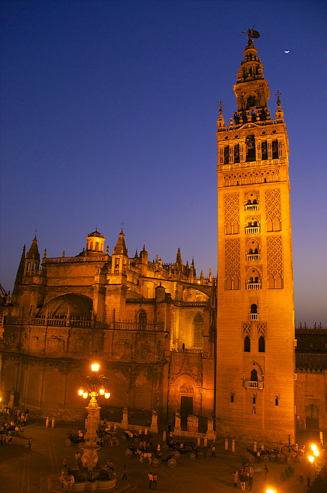 Giralda and Cathedral at night, Plaza Virgen de los Reyes, Seville, Andalusia, Spain, Europe