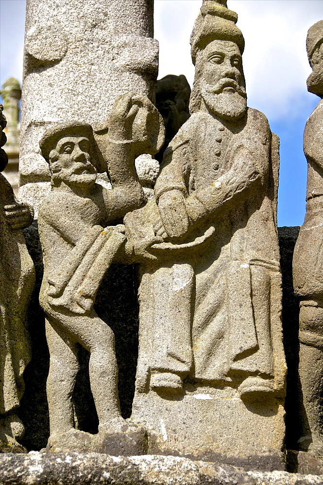 Detail of calvary showing Pontius Pilate washing his hands,, St. Thegonnec parish enclosure 1610, Leon, Finistere, Brittany, France, Europe