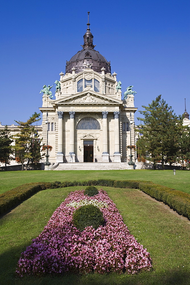 City Park and entrance to Szechenyi Baths, Budapest, Hungary, Europe