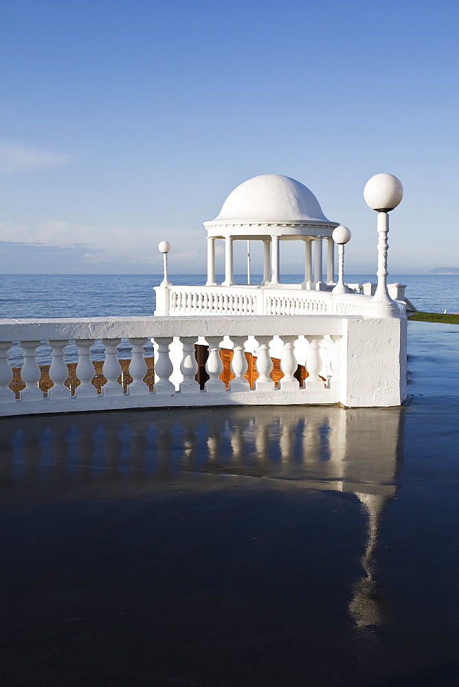 Colonnades by De la Warr Pavilion and seafront, Bexhill-on-Sea, East Sussex, England, United Kingdom, Europe