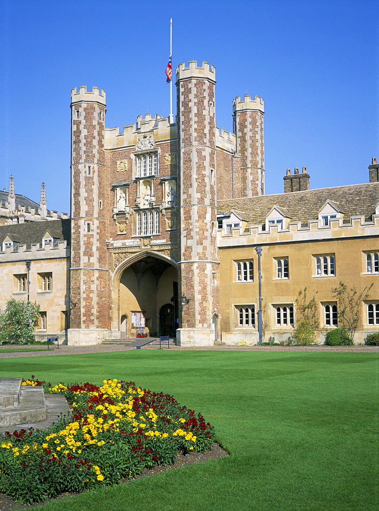 Great Court and Great Gate, Trinity College, Cambridge, Cambridgeshire, England, United Kingdom, Europe