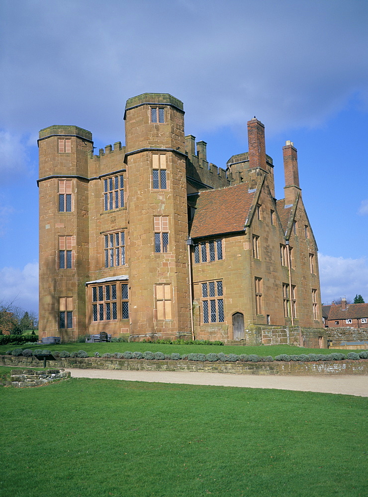 Leicester's gatehouse, Kenilworth Castle, managed by English Heritage, Warwickshire, England, United Kingdom, Europe