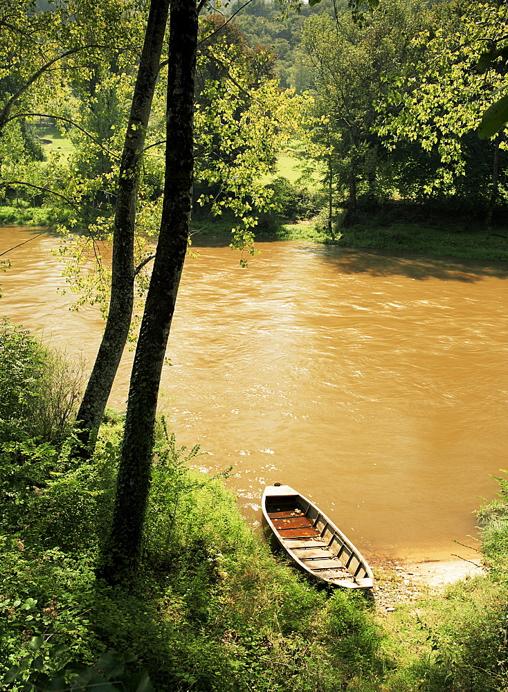 River Lot near Estang, Midi Pyrenees, France, Europe