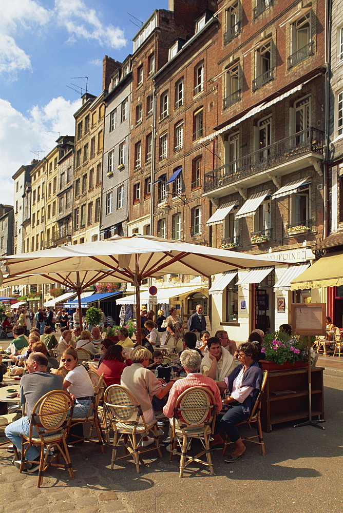 Tourists at tables in the waterfront pavement cafes and open air restaurants in the town of Honfleur, Basse Normandie (Normandy), France, Europe