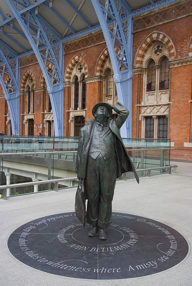 John Betjeman statue, St. Pancras International Train Station, London, England, United Kingdom, Europe