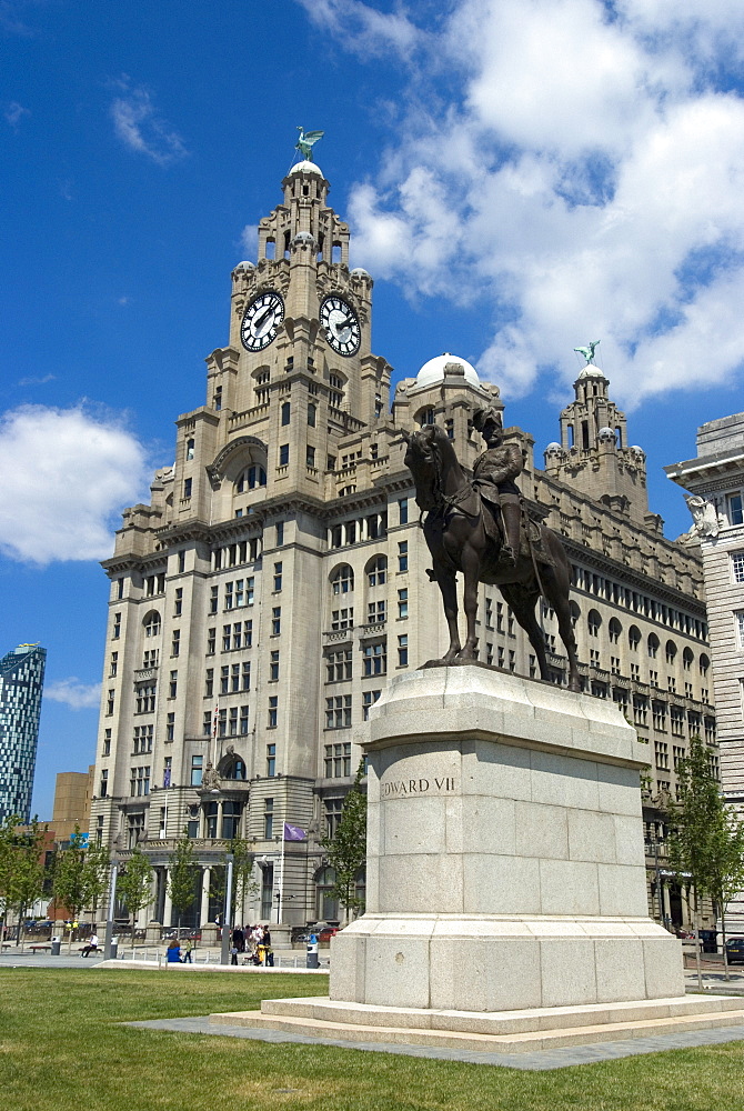 Statue of Edward VII in from of the Liver Building, one of the Three Graces, Liverpool, Merseyside, England, United Kingdom, Europe