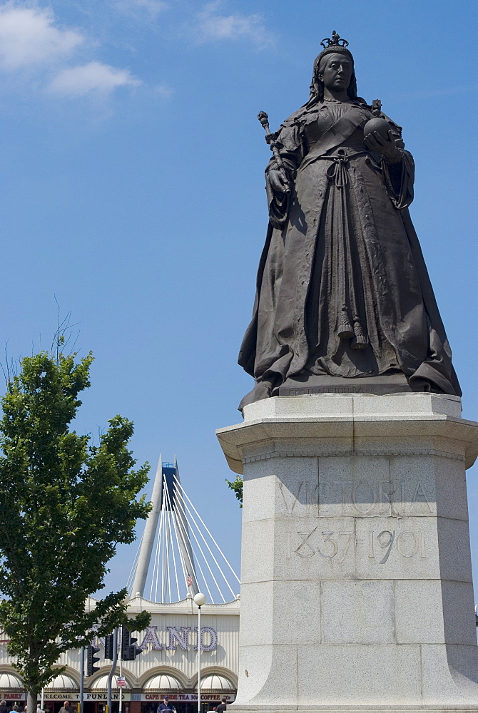 Statue of Queen Victoria with Millennium Bridge in the background, Southport, Merseyside, England, United Kingdom, Europe