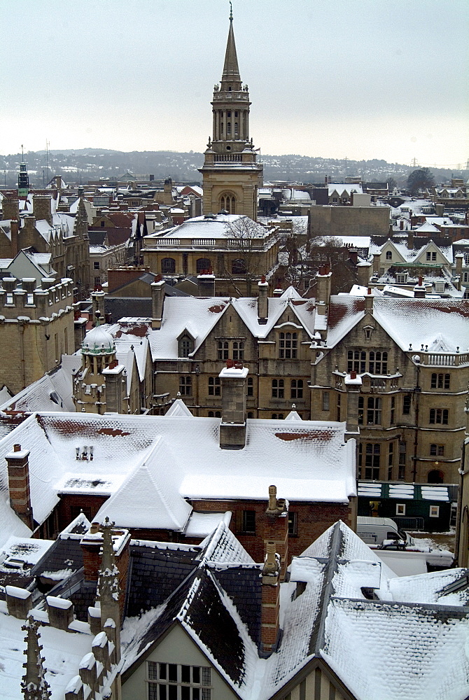 View of Oxford under a coating of snow, from the tower of St. Mary's Church, Oxford, Oxfordshire, England, United Kingdom, Europe