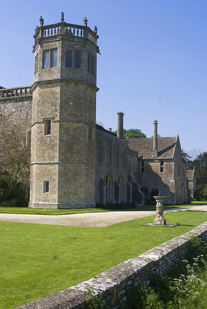 Lacock Abbey, once home to William Fox Talbot of photography fame, Wiltshire, England, United Kingdom, Europe