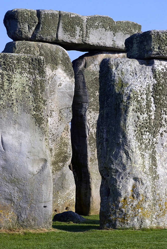 The prehistoric standing stone circle of Stonehenge, dating from between 3000 and 2000BC, UNESCO World Heritage Site, Wiltshire, England, United Kingdom, Europe