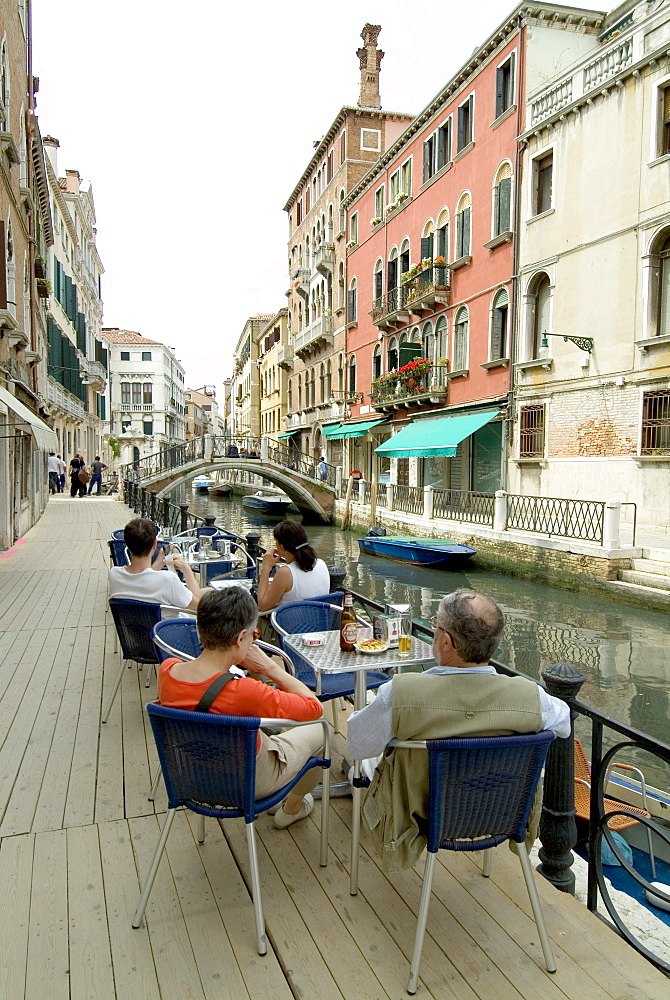 Canalside cafe, Venice, Veneto, Italy, Europe