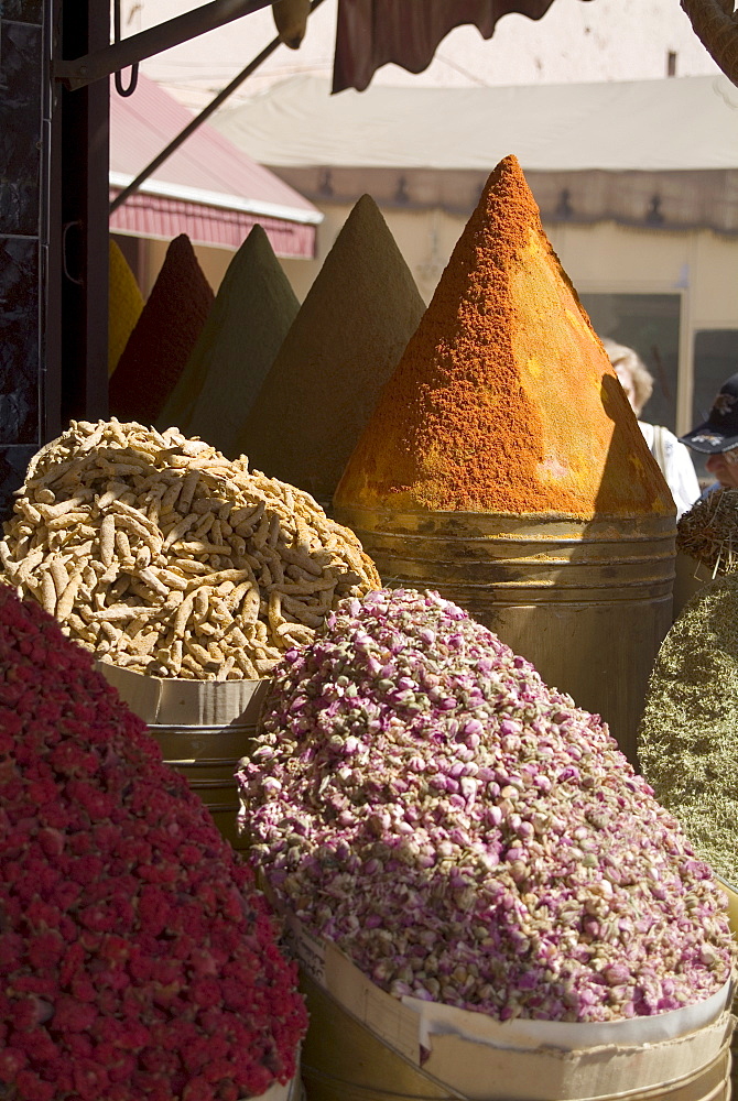 Spice stall near Qzadria Square, Marrakech, Morocco, North Africa, Africa