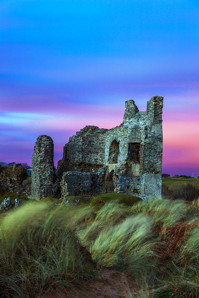 Pennard Castle, overlooking Three Cliffs Bay, Gower, Wales, United Kingdom, Europe 