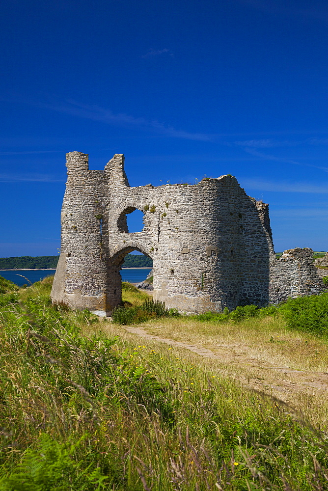 Pennard Castle, overlooking Three Cliffs Bay, Gower, Wales, United Kingdom, Europe