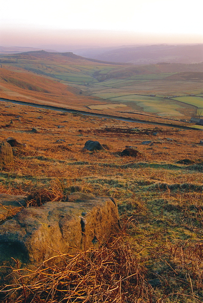 View towards Hathersage Moor, Peak District National Park, Stanage Edge, Derbyshire, England 