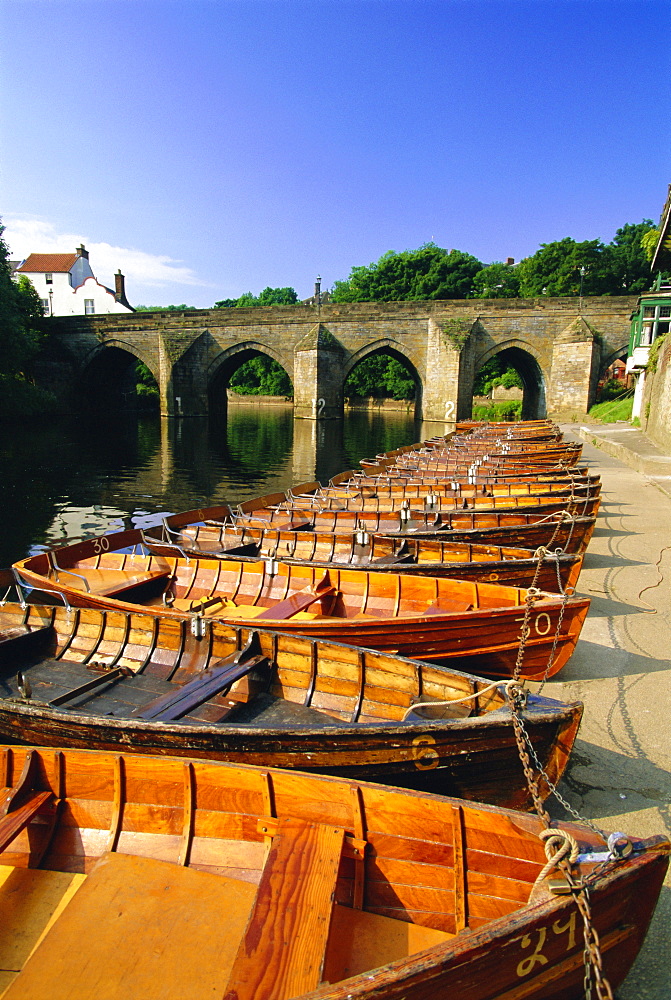 Rowing boats on River Wear and Elvet Bridge, Durham, County Durham, England, UK