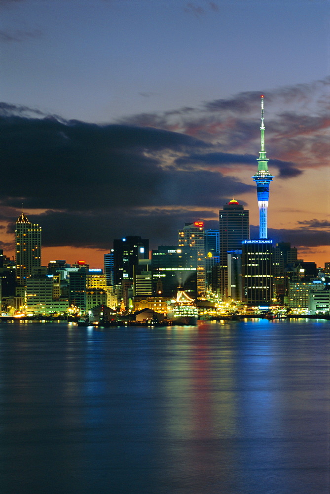 Evening view of city skyline across harbour, Auckland, Central Auckland, North Island, New Zealand, Pacific