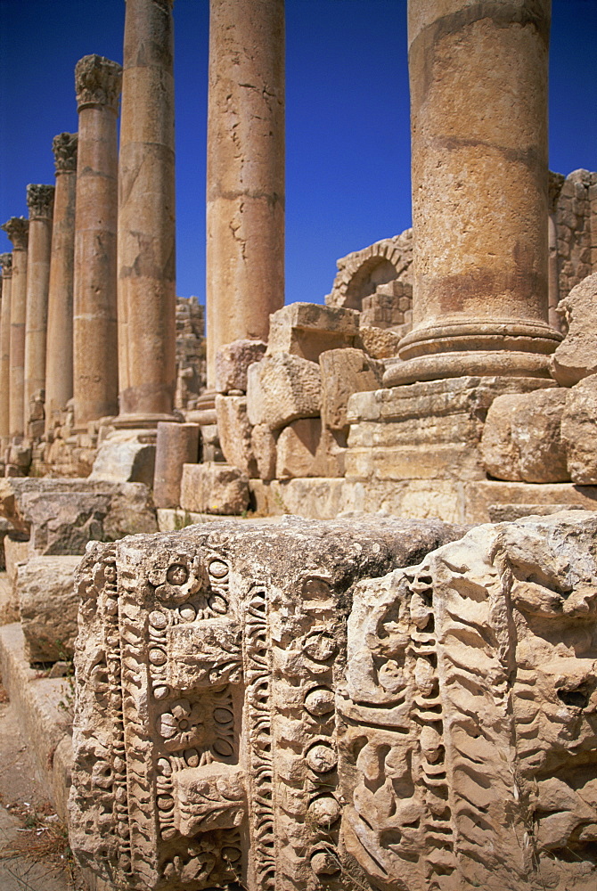 Columns of the Cardo, Roman archaeological site, Jarash (Jerash), Jordan, Middle East