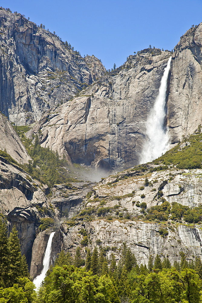 Upper and Lower Yosemite Falls, Yosemite Valley, Yosemite National Park, UNESCO World Heritage Site, Sierra Nevada, California, United States of America, North America