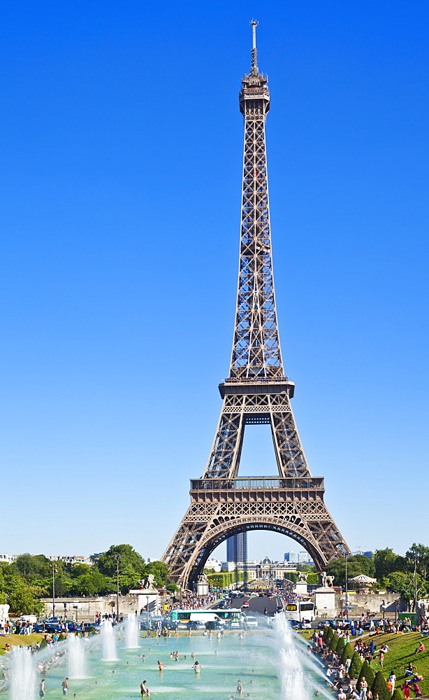 Eiffel Tower and the Trocadero Fountains, Paris, France, Europe