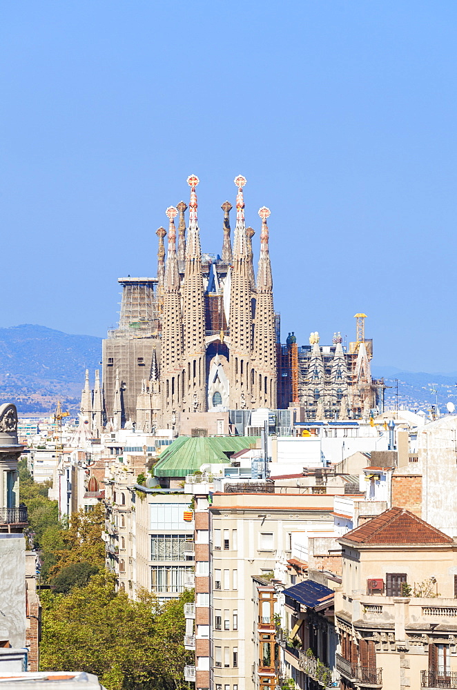 Skyline view of La Sagrada Familia, by Antoni Gaudi, UNESCO World Heritage Site, Barcelona, Catalonia (Catalunya), Spain, Europe