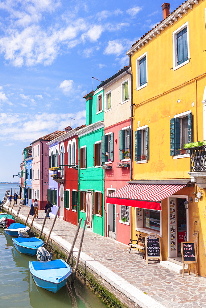 Brightly coloured fishermens cottages on the island of Burano in the Venice lagoon (Venetian lagoon), Venice, UNESCO World Heritage Site, Veneto, Italy, Europe