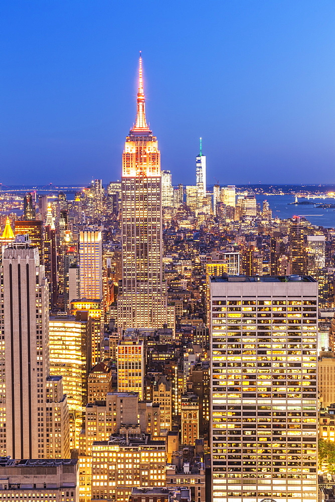 Manhattan skyline, New York skyline, Empire State Building, at night, New York, United States of America, North America