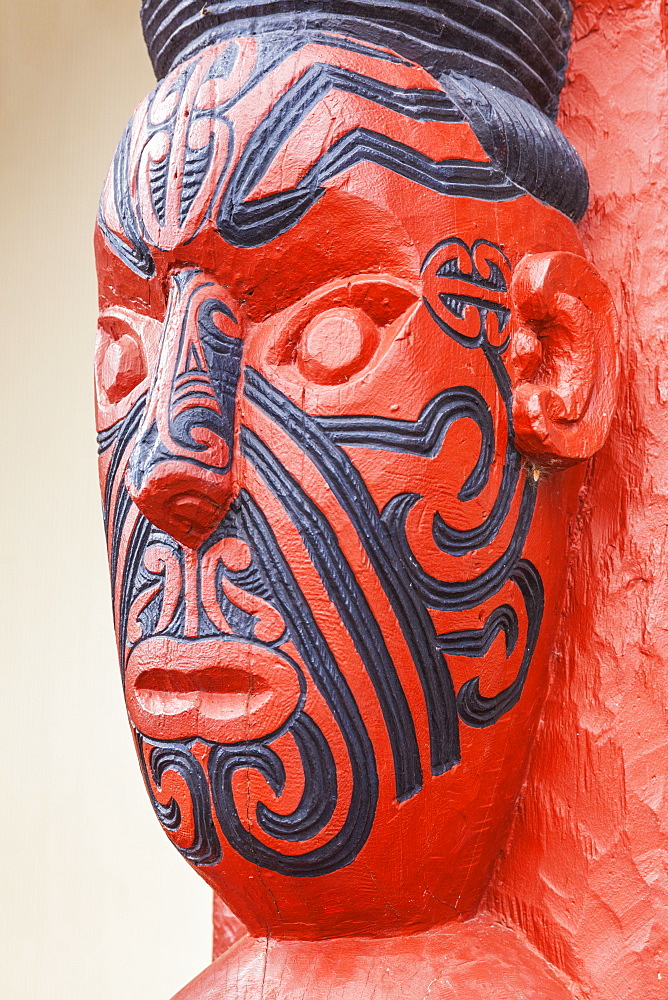 Maori carving with facial tattoos, Wahiao, Whakarewarewa thermal village, Rotorua, North Island, New Zealand, Pacific