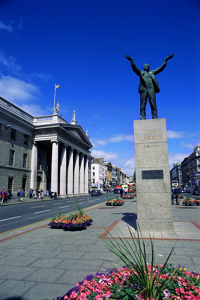 General Post Office and Jim Larkin statue, O'Connell Street, Dublin, Eire (Rpublic of Ireland), Europe