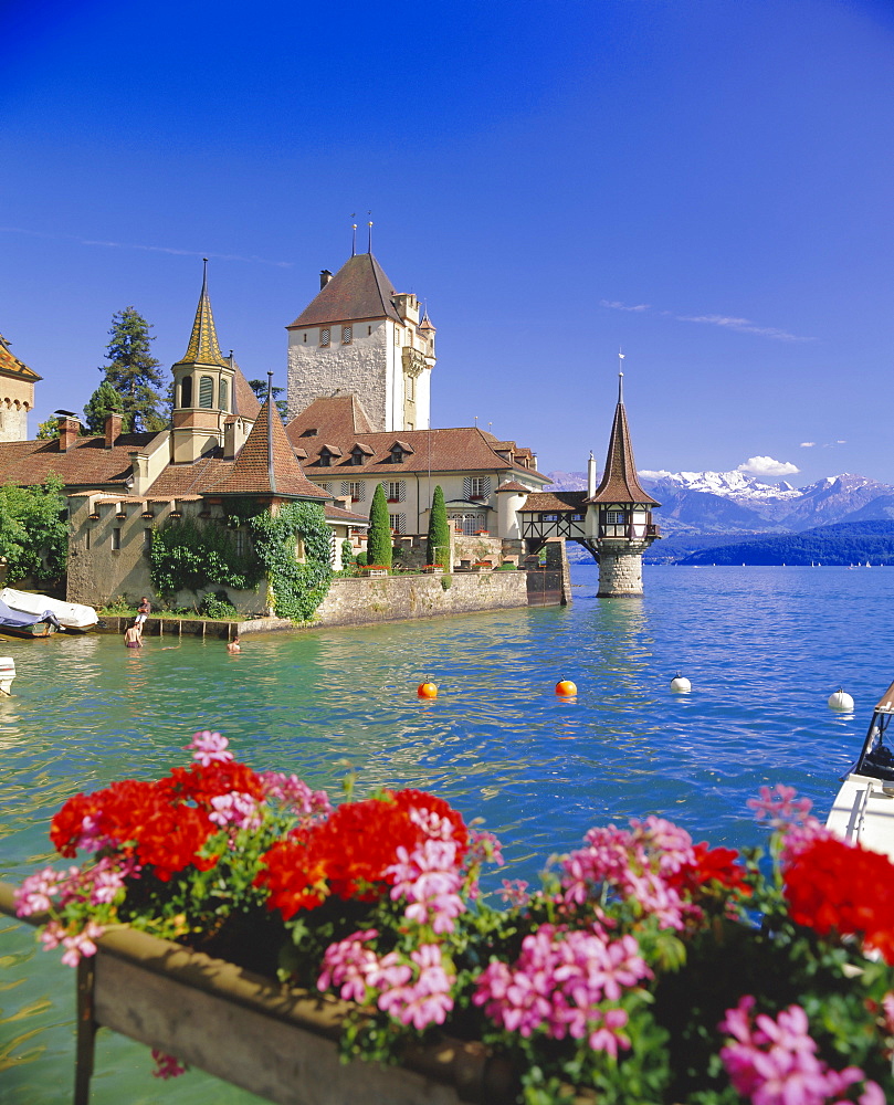 Lake Thun (Thunersee) and Oberhofen Castle, Bernese Oberland, Switzerland, Europe