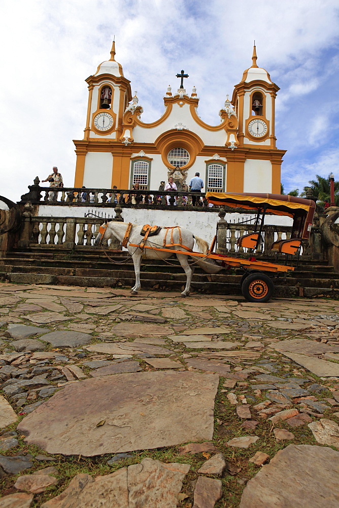 Sao Antonio church, originally a wooden chapel built in 1702, the time of the first explorers, its present facade dates from 1810 and is by Aleijadinhol Aos, Tiradentes, Minas Gerais, Brazil, South America