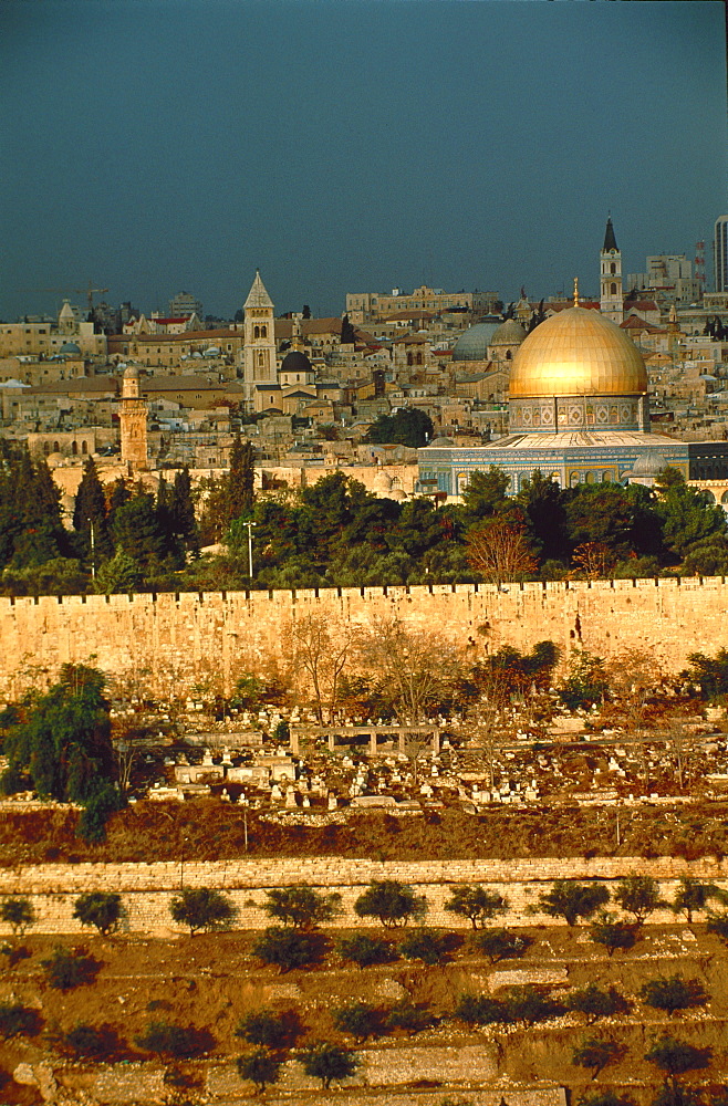 Old town including the Dome of the Rock, seen from the Mount of Olives, Jerusalem, Israel, Middle East
