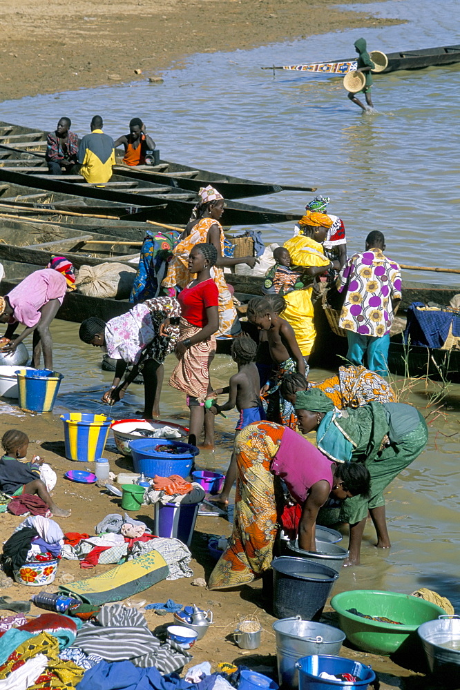 Laundry by the river, Djenne, Mali, Africa