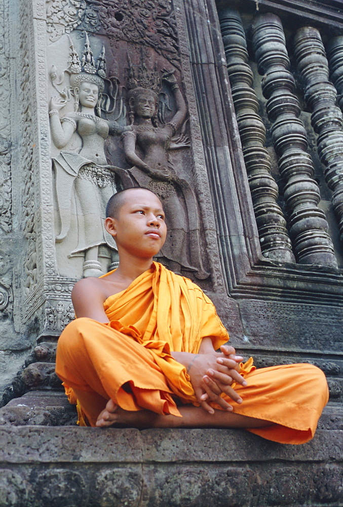 Buddhist monk at Angkor Wat, Angkor, Siem Reap, Cambodia, Indochina, Asia