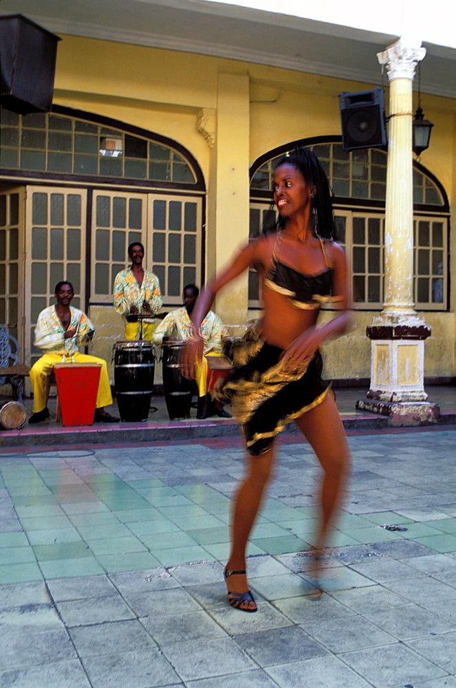 Calle Heredia, young women, School of Rumba dance, Santiago de Cuba, Cuba, Central America