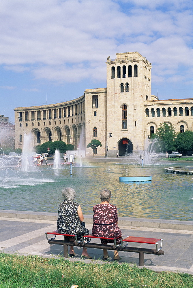 Fountains in city, Erevan (Yerevan), Armenia, Central Asia, Asia