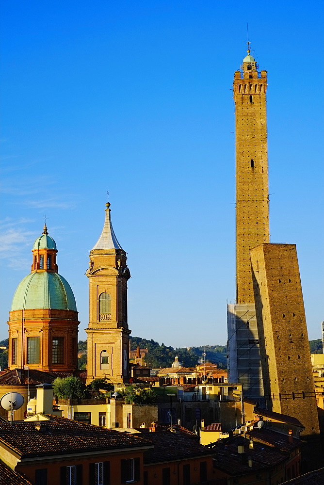 Towers of Torre degli Asinelli and Torre Garisenda, Bologna, Emilia Romagna, Italy, Europe 