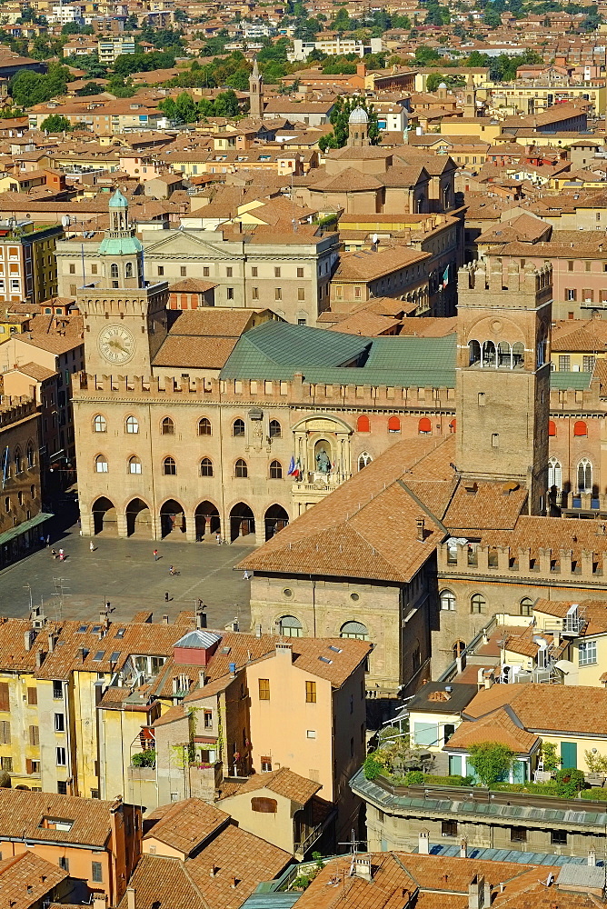 Piazza Maggiore, Bologna, Emilia-Romagna, Italy, Europe 