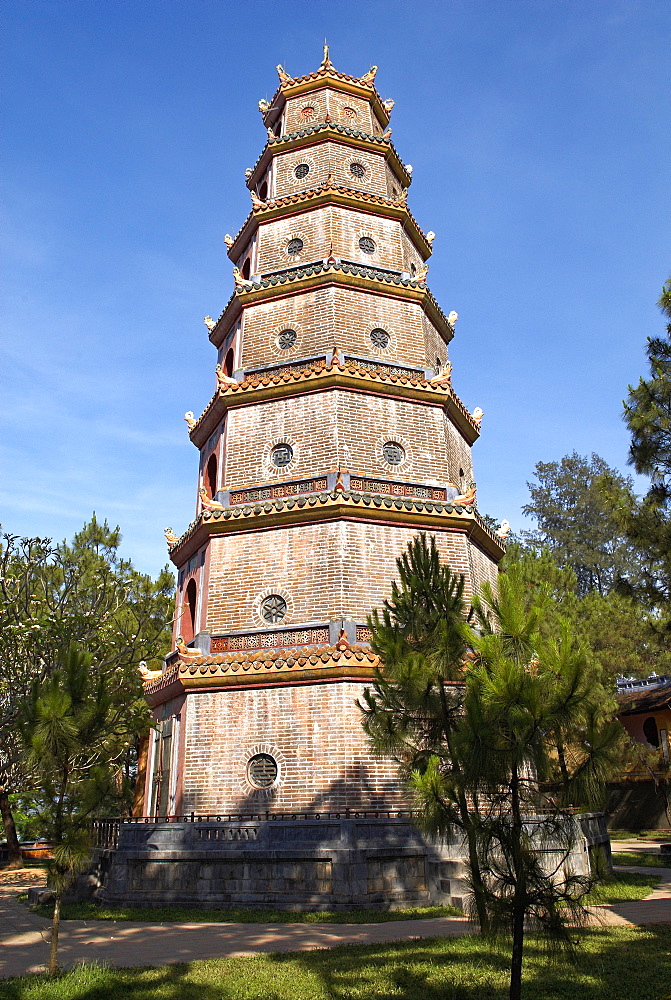 Thien Mu Pagoda, Hue, Vietnam, Indochina, Southeast Asia, Asia 