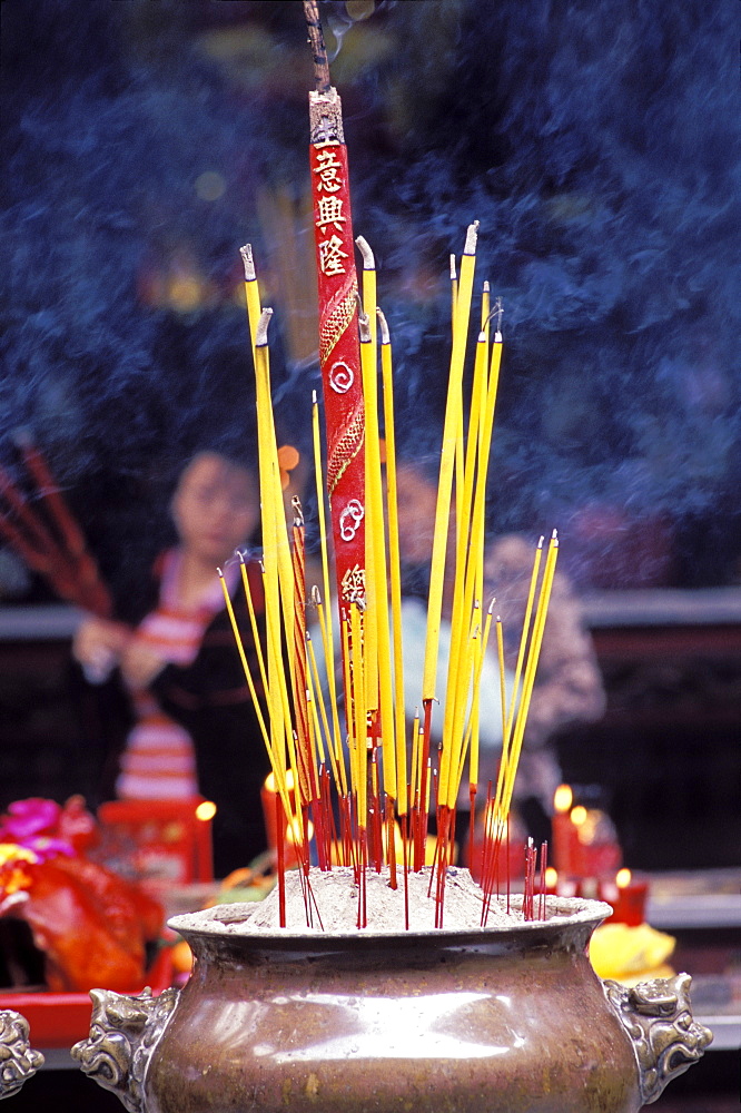 Incense at the Quan Am pagoda in the Chinese quarter of Cholon, Ho Chi Minh City (Saigon), Vietnam, Indochina, Southeast Asia, Asia