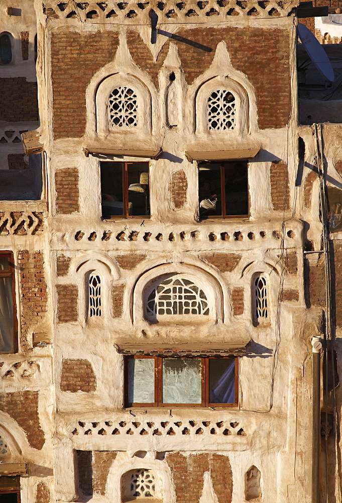 Elevated view of house architecture, Old City of Sanaa, UNESCO World Heritage Site, Yemen, Middle East 