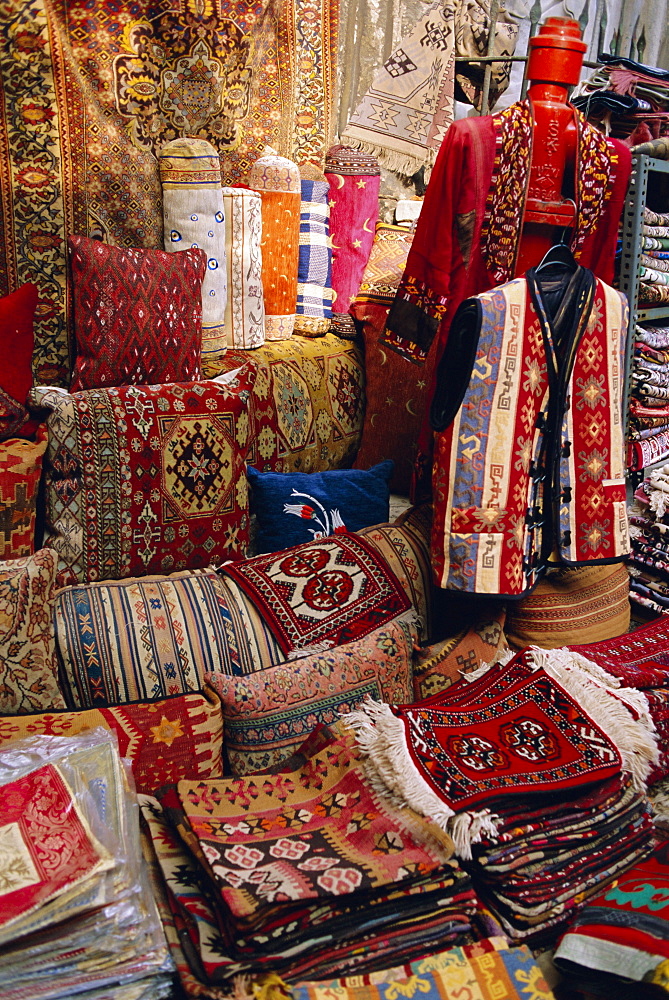 Carpet shop, Kapali Carsi, Grand Bazaar, Istanbul, Turkey, Europe