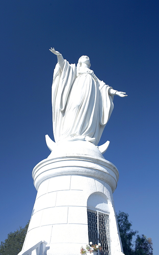 Statue of Virgin Mary, San Cristobal hill, Santiago de Chile, Chile, South America